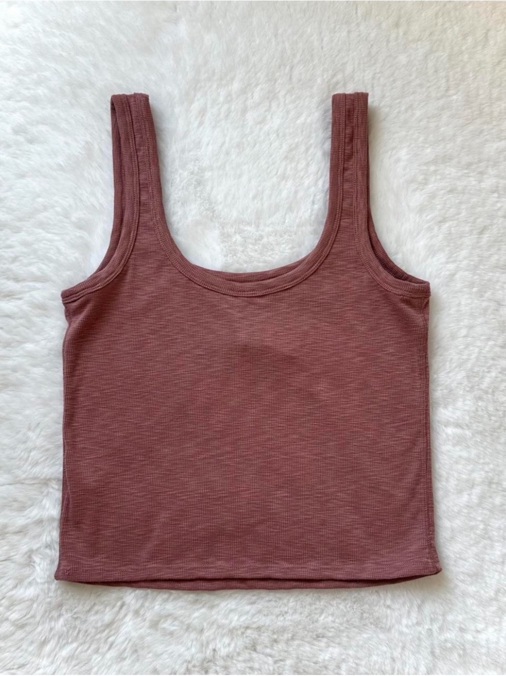 Vuori Sunrise Crop Tank in Heathered Mauve/Dusty Rose Pink - Size Small